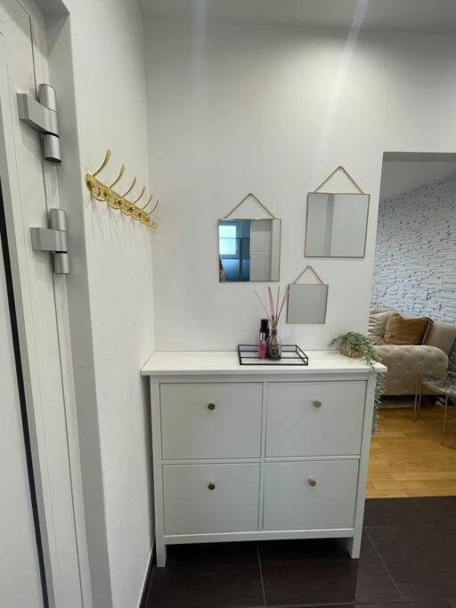 Moderne Wohnung In Der Naehe Vom Parndorf Outlet! Bruckneudorf Luaran gambar